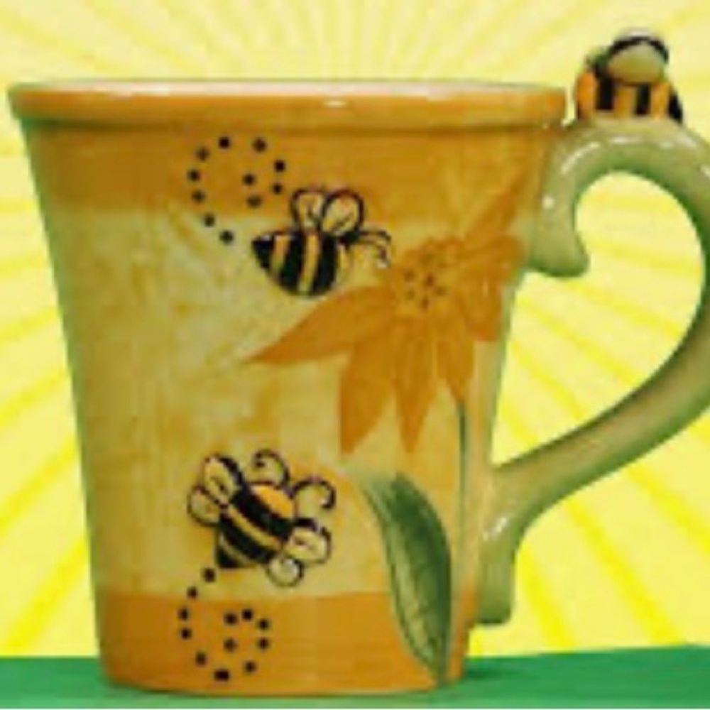 Pier 1 Yellow 3d Bee Mug with Green Handle - Picture 3 of 8